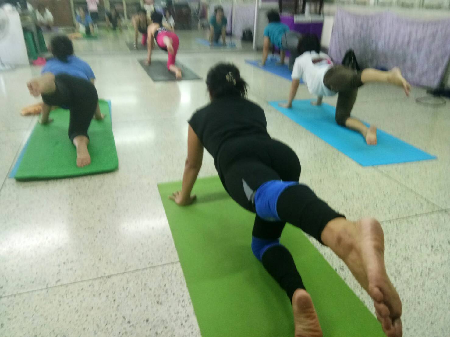 Aerial Yoga — โยคะอากาศ